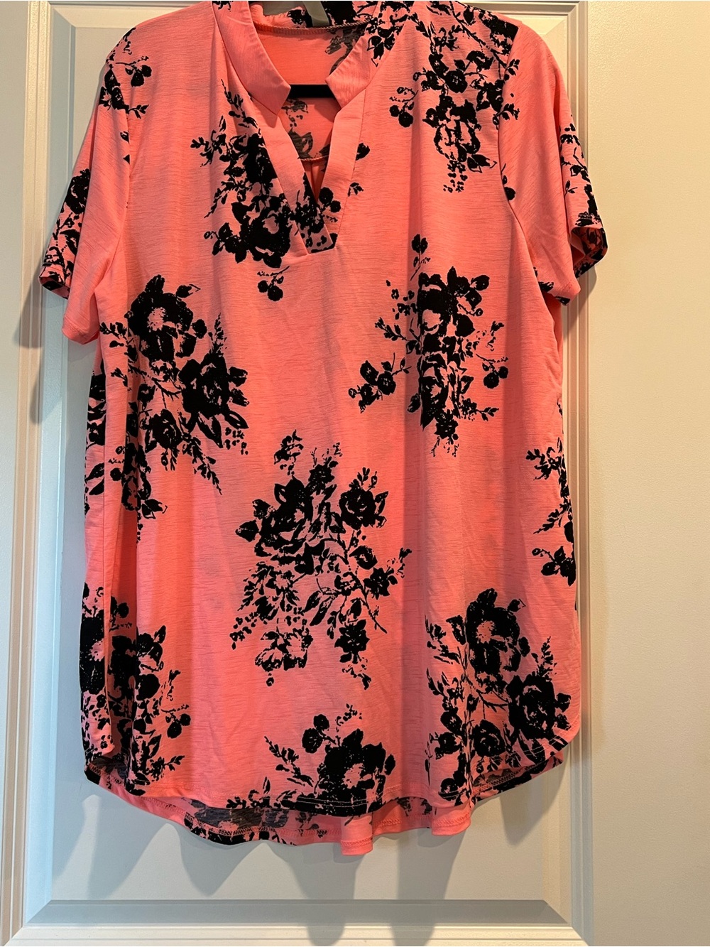 Dear Scarlett Women's Pink Floral Split-Neck Tunic Top